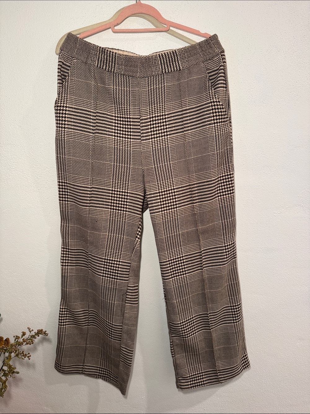 H&M Brown and Cream Houndstooth Elastic Waist Pants
